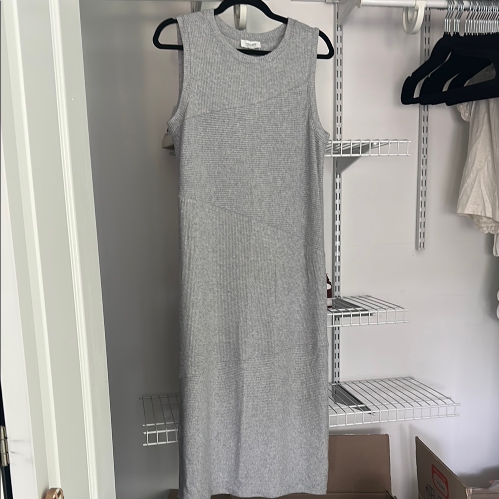 Elegant Gray Sleeveless Midi Dress